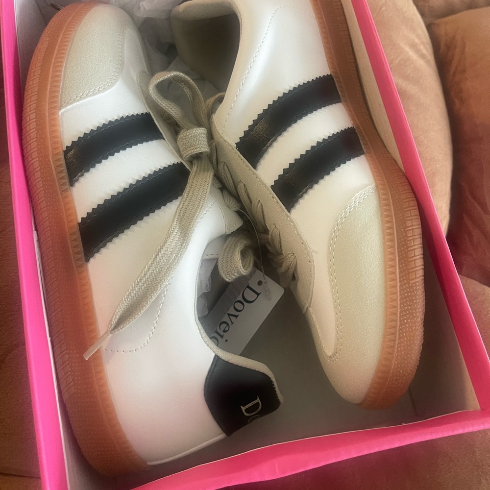 Retro Women’s Sneakers With Micro Suede